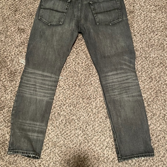 Lucky Brand Distress jeans 4 way stretch - Picture 3 of 4
